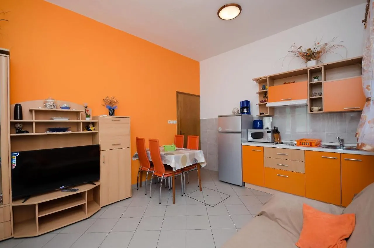 Apartments Mirjana Lopar