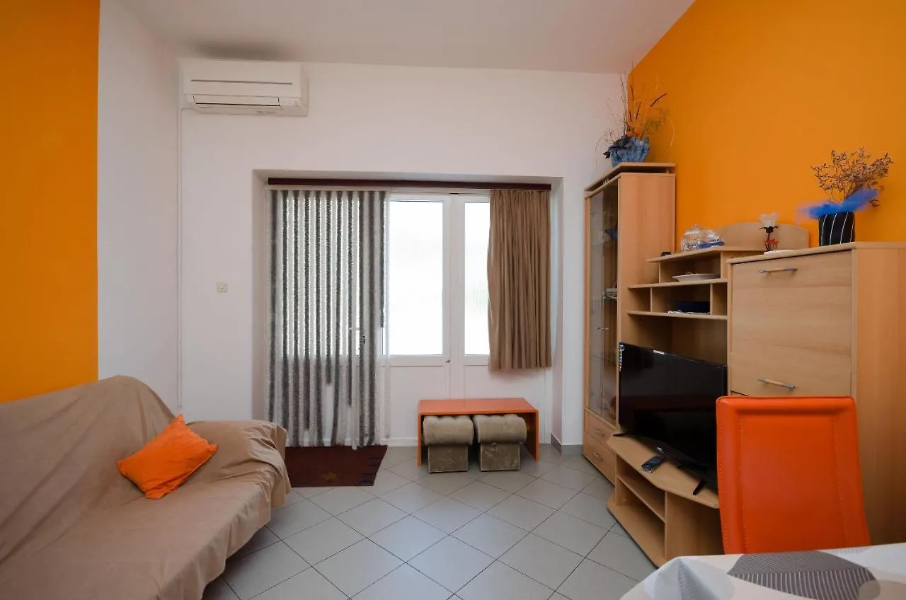 Apartments Mirjana Lopar