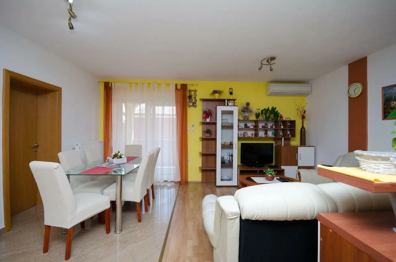 Apartments Mirjana Lopar