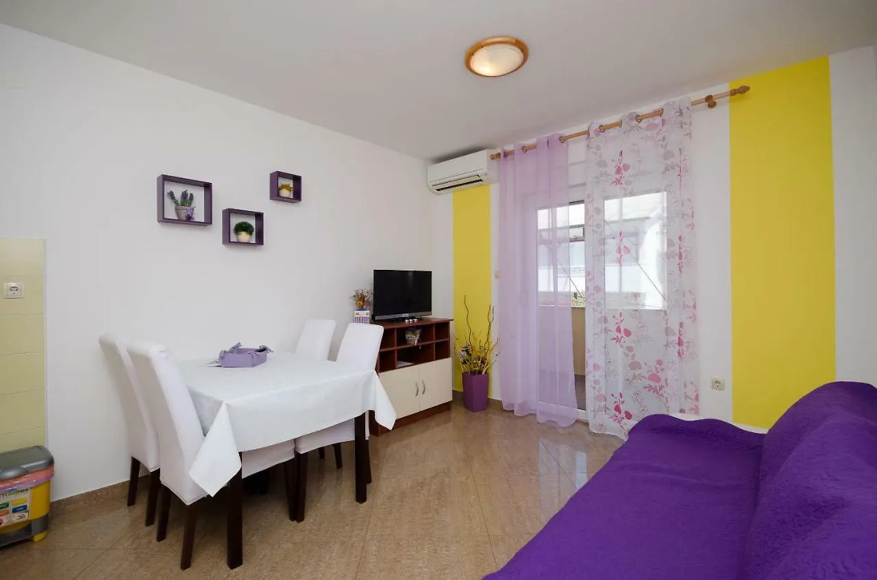 Apartments Mirjana Lopar