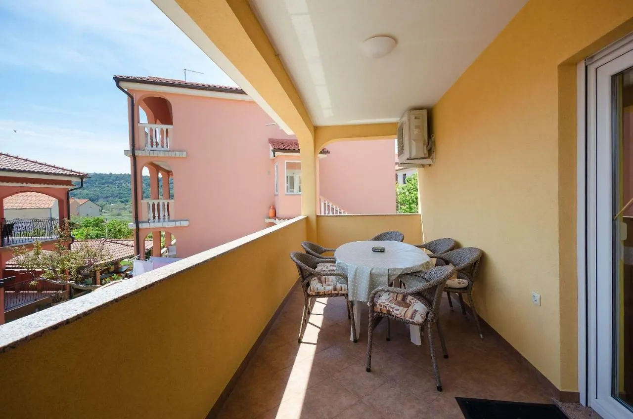 Apartments Mirjana Lopar