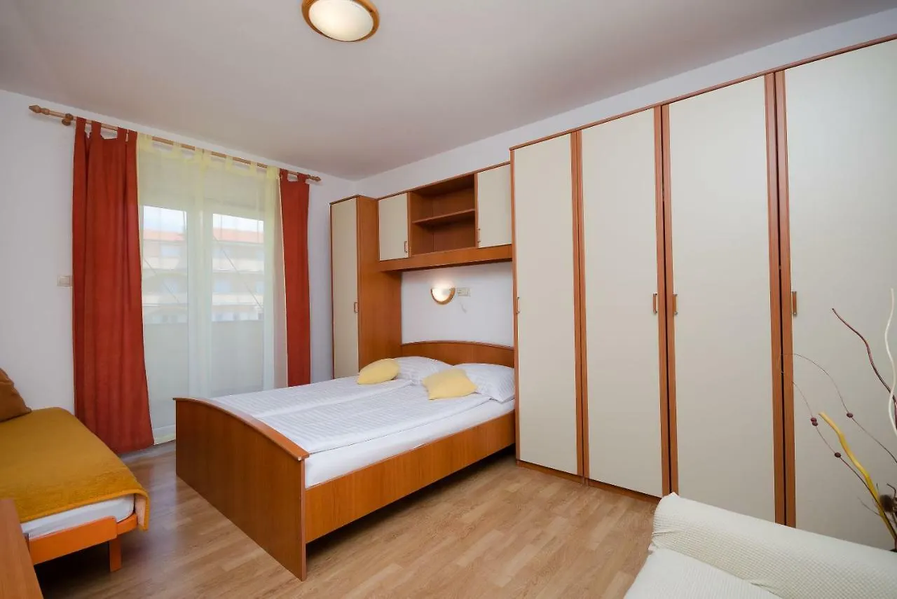 Apartments Mirjana Lopar
