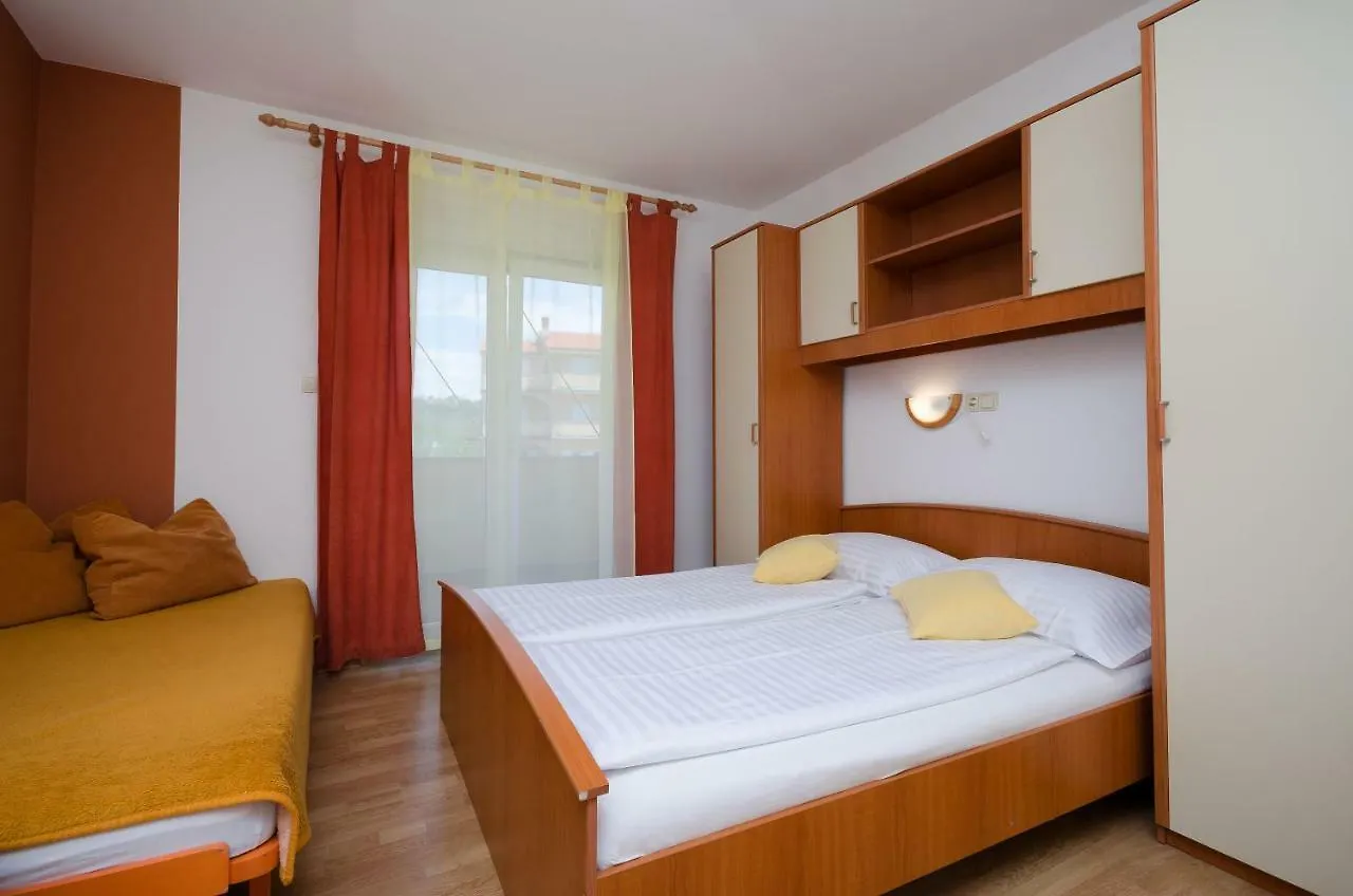 Apartments Mirjana Lopar