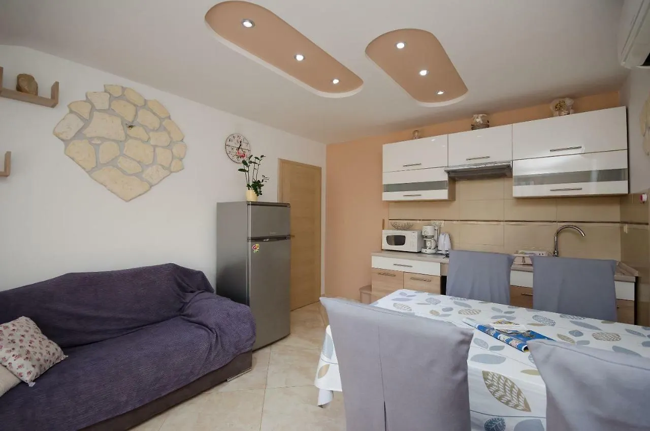 Apartments Mirjana Lopar