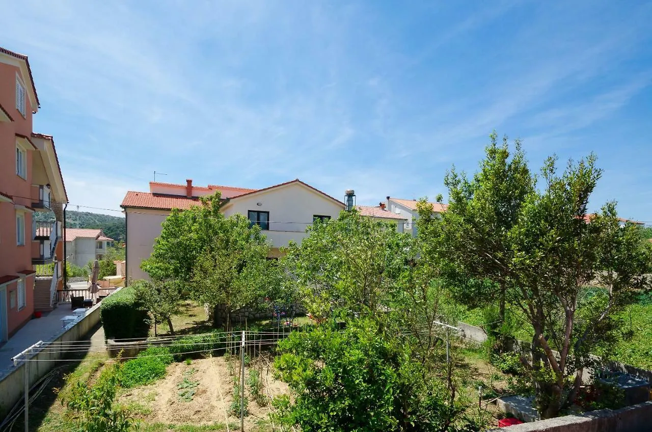 Apartments Mirjana Lopar