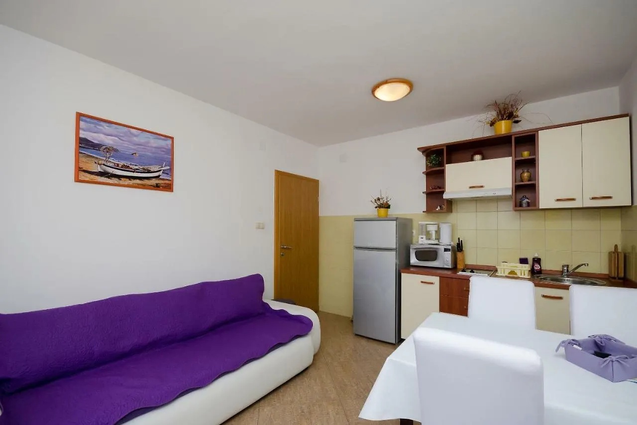 Apartments Mirjana Lopar