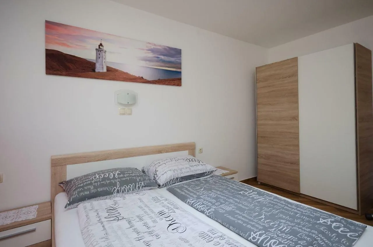 Apartments Mirjana Lopar